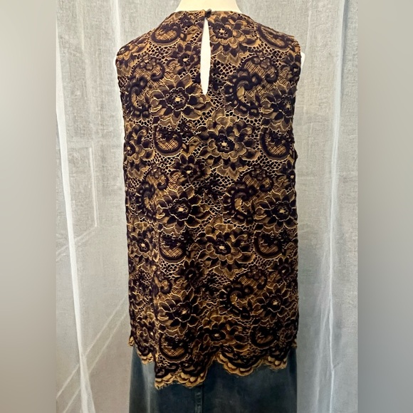 Banana Republic, sleeveless lace shell, Medium - Picture 3 of 5